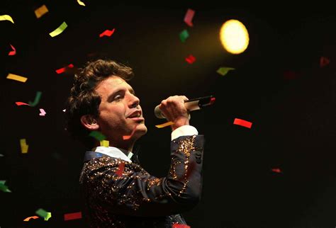 Le Spectacle Merveilleuse de Mika: Un Concert Enchanté à Paris !