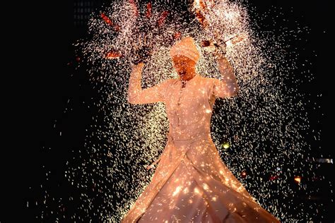  Le Spectacle Scintillant de Rossa: Une Ode à la Musique et au Charisme Indonésien!