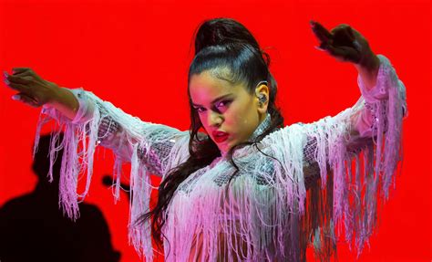 Le Concert Éblouissant de Rosalía: Un Mélange Explosif de Flamenco et d'Électronique Moderne!